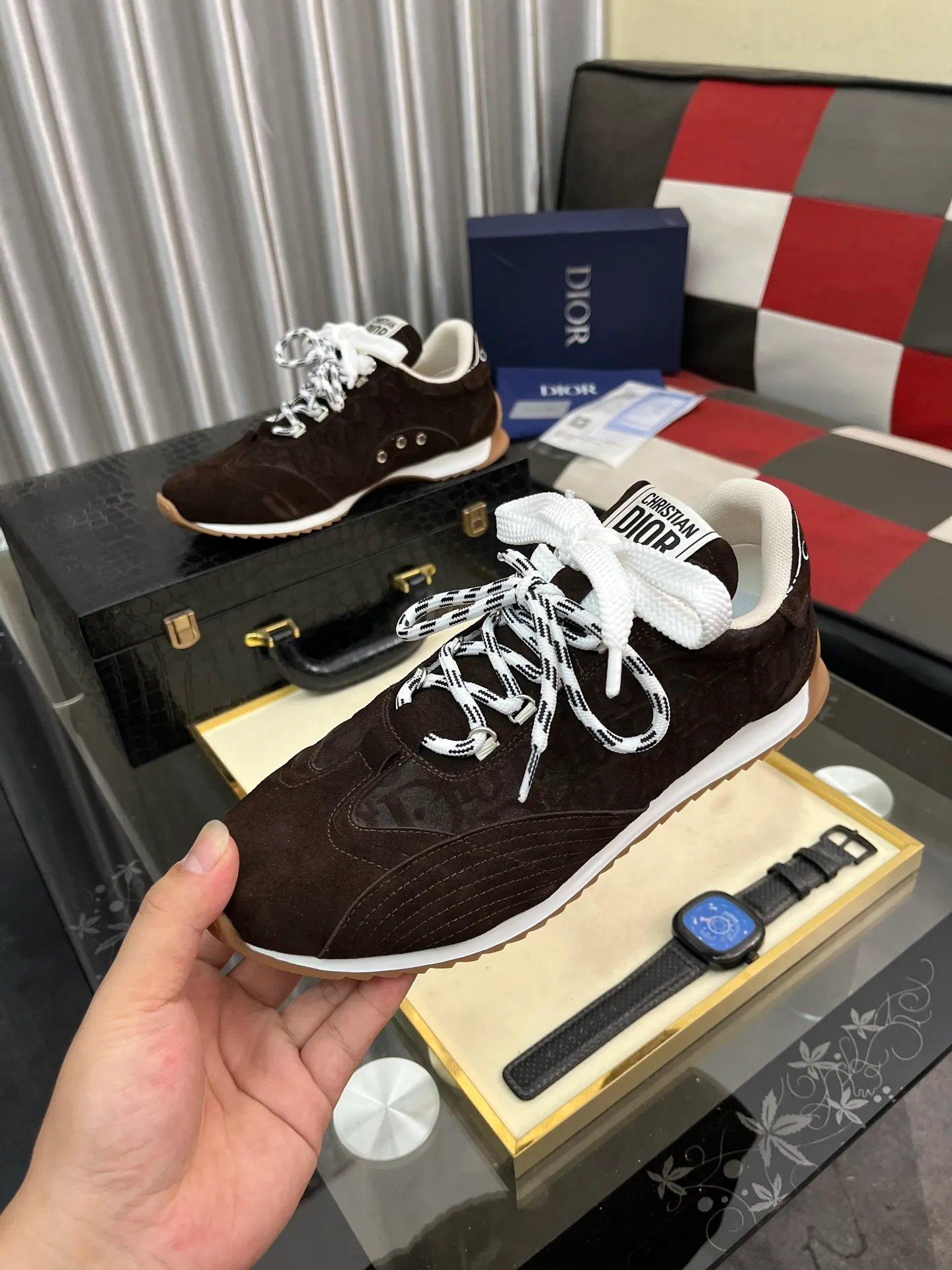 Men's shoes 💰500⌚️⌚️Dior original quality.~ Unique modern style sneakers. 🏃A must-have casual shoe for trendy men😍😍 Original brand imported from Italy, imported original leather, sheep lining (refuses to discolor and grind feet) Sole: Original sole provided by the original factory, French lazy style design ⚠️Fit to the feet, original quality, super comfortable original sole. Just like shooting the real thing 🎬The real thing is better Code number: 38-446️⃣Colors available